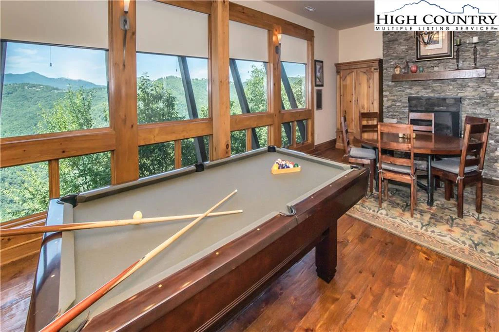 Image number 8 for the current listing