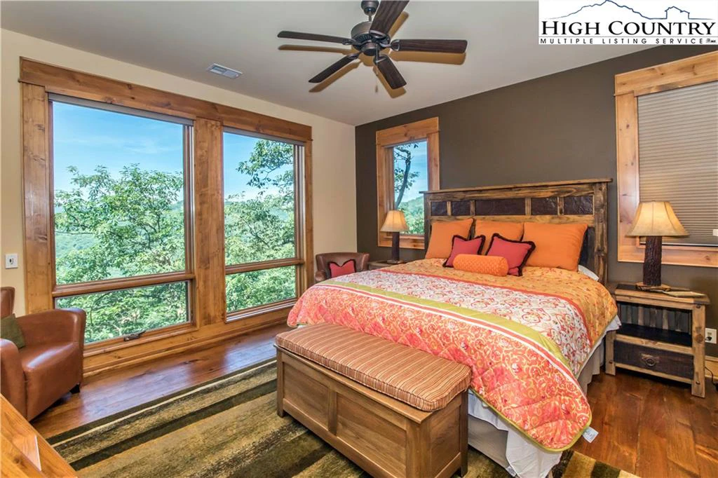 Image number 11 for the current listing