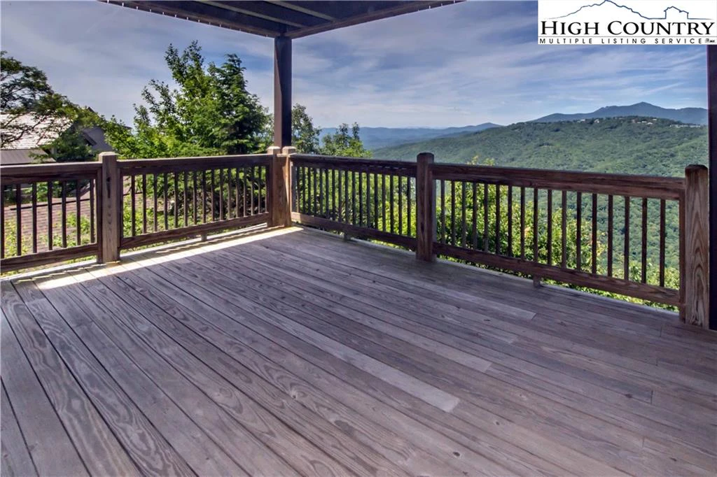 Image number 17 for the current listing
