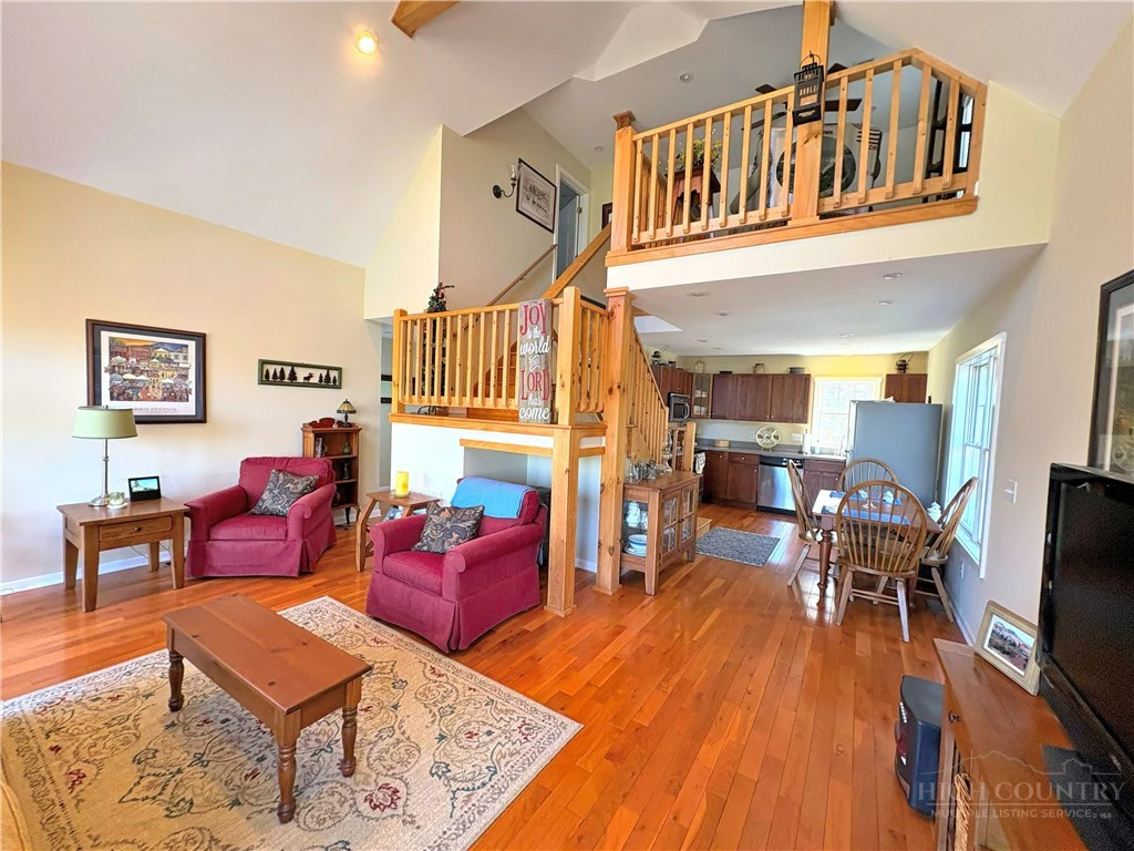 Image number 7 for the current listing