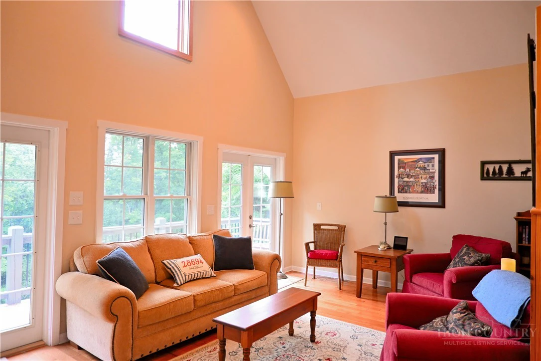 Image number 10 for the current listing