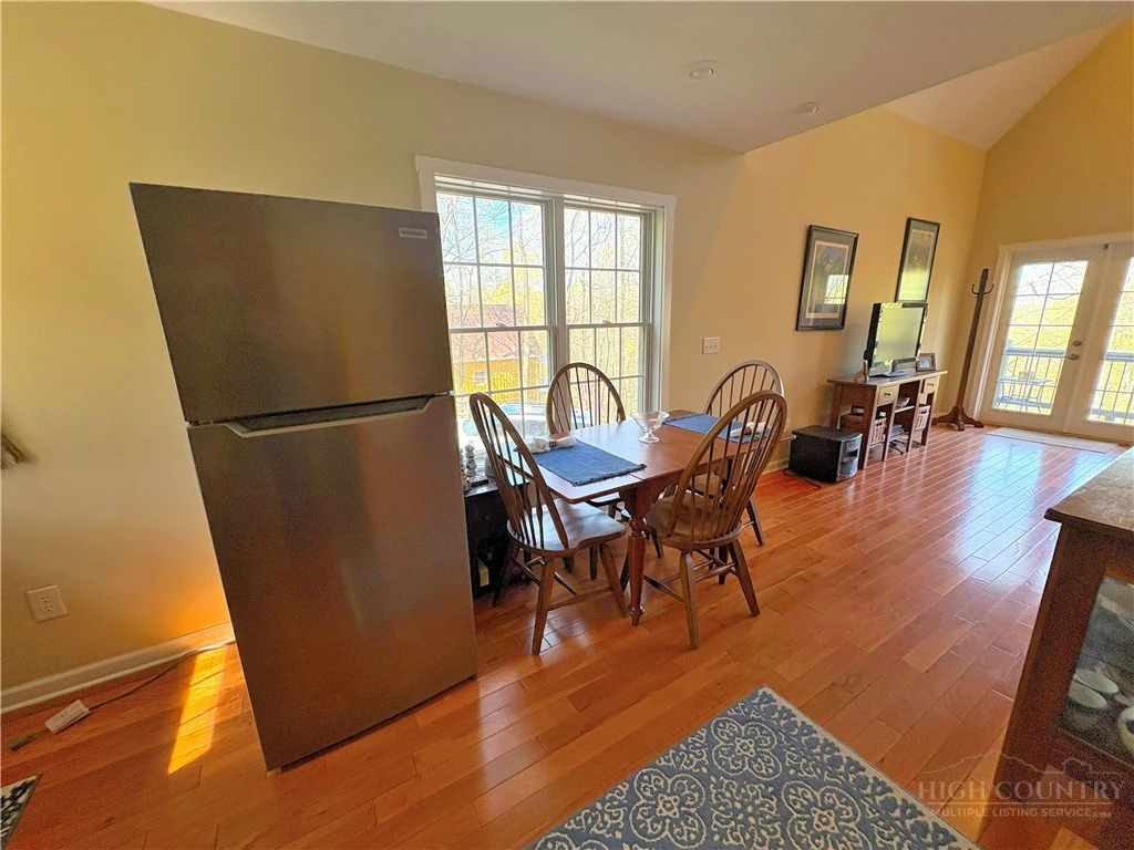 Image number 12 for the current listing