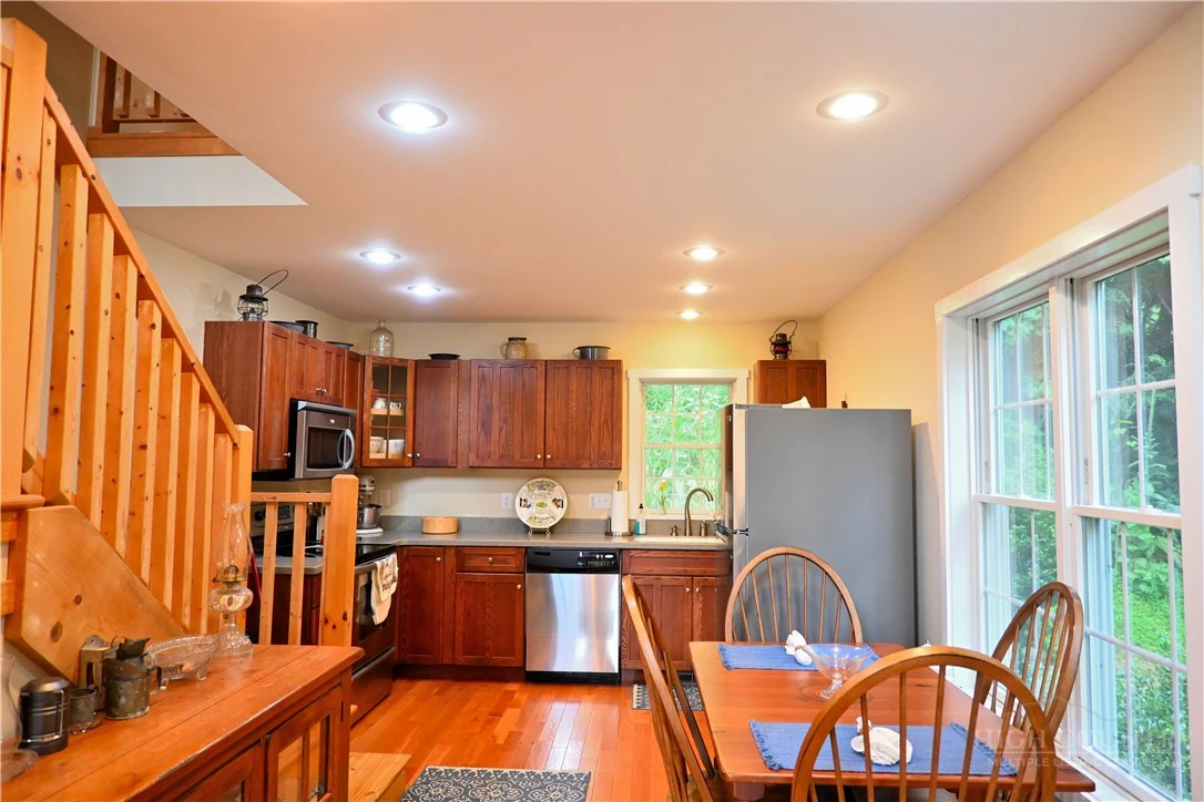 Image number 13 for the current listing