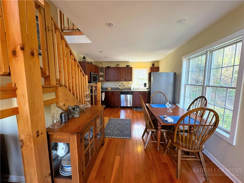Image number 14 for the current listing