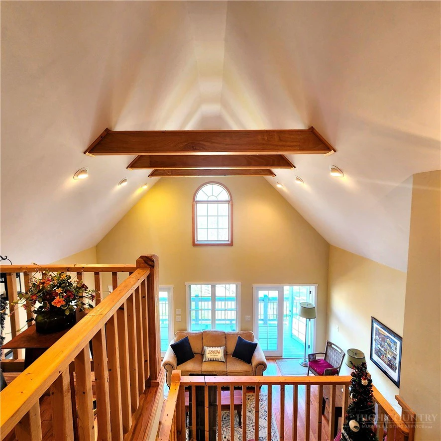 Image number 19 for the current listing