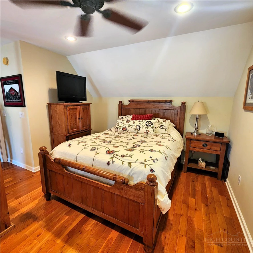 Image number 20 for the current listing