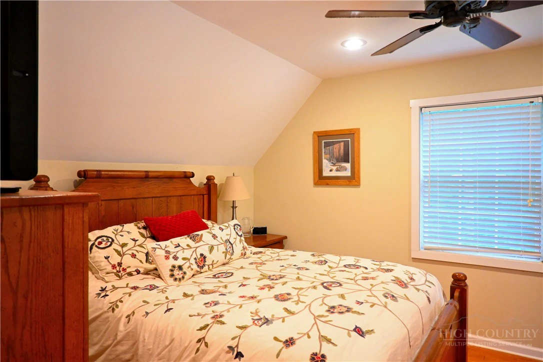 Image number 21 for the current listing