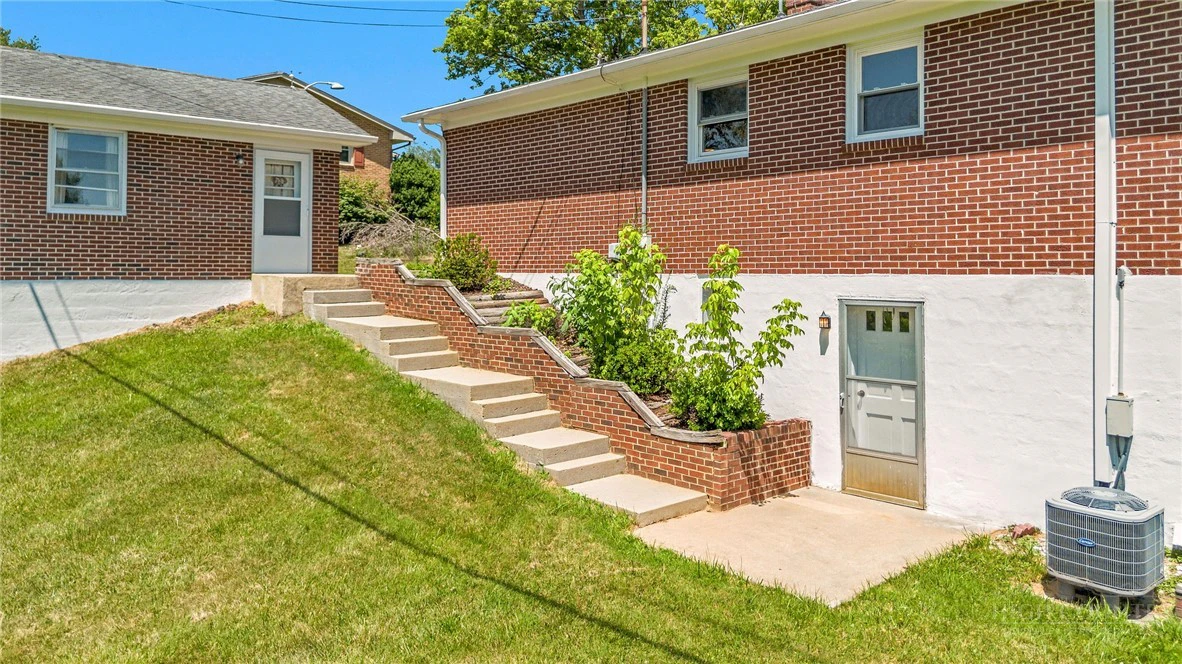 Image number 5 for the current listing