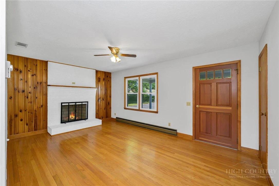 Image number 6 for the current listing