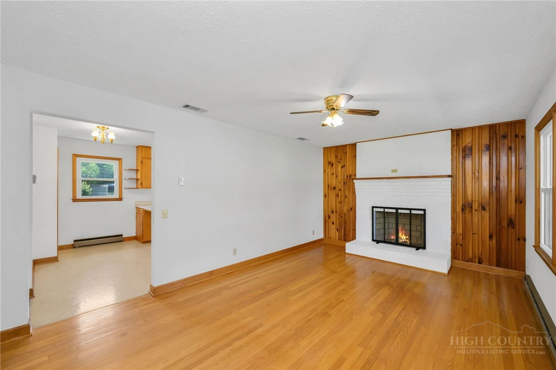Image number 7 for the current listing