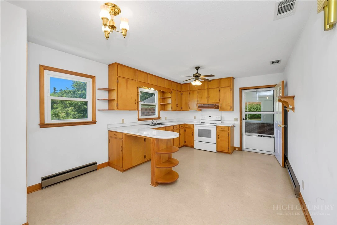 Image number 10 for the current listing