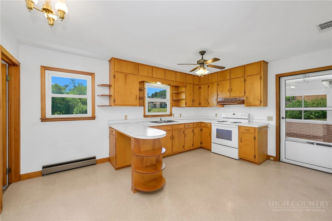 Image number 11 for the current listing