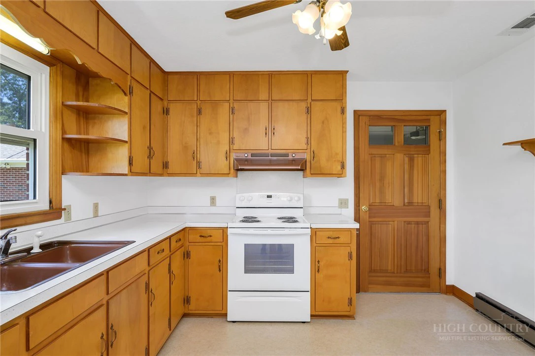 Image number 12 for the current listing