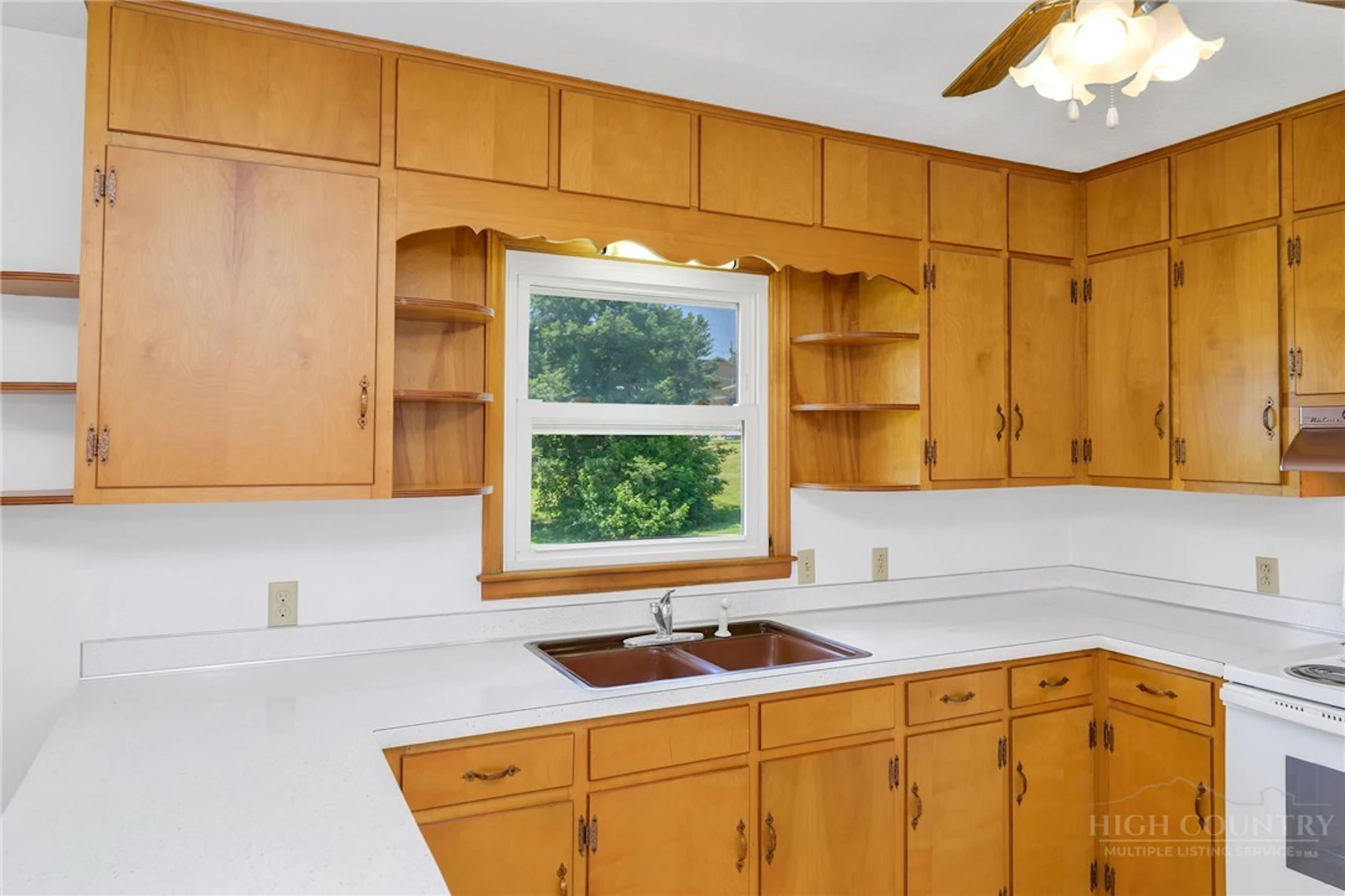 Image number 13 for the current listing