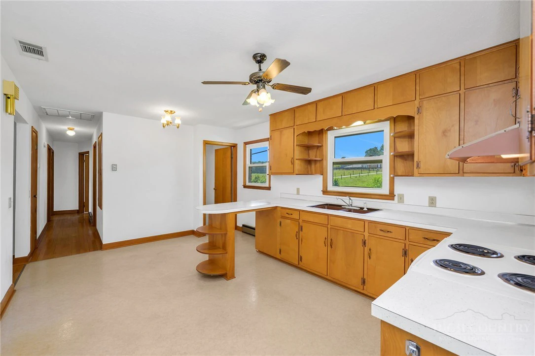 Image number 14 for the current listing