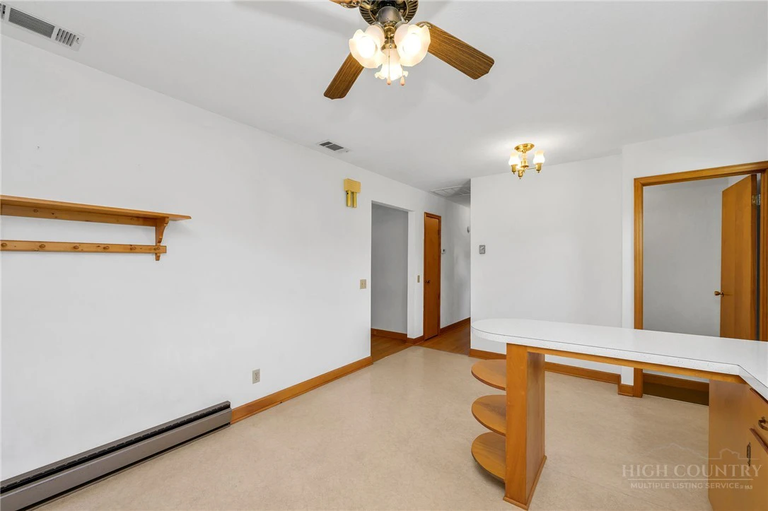 Image number 15 for the current listing