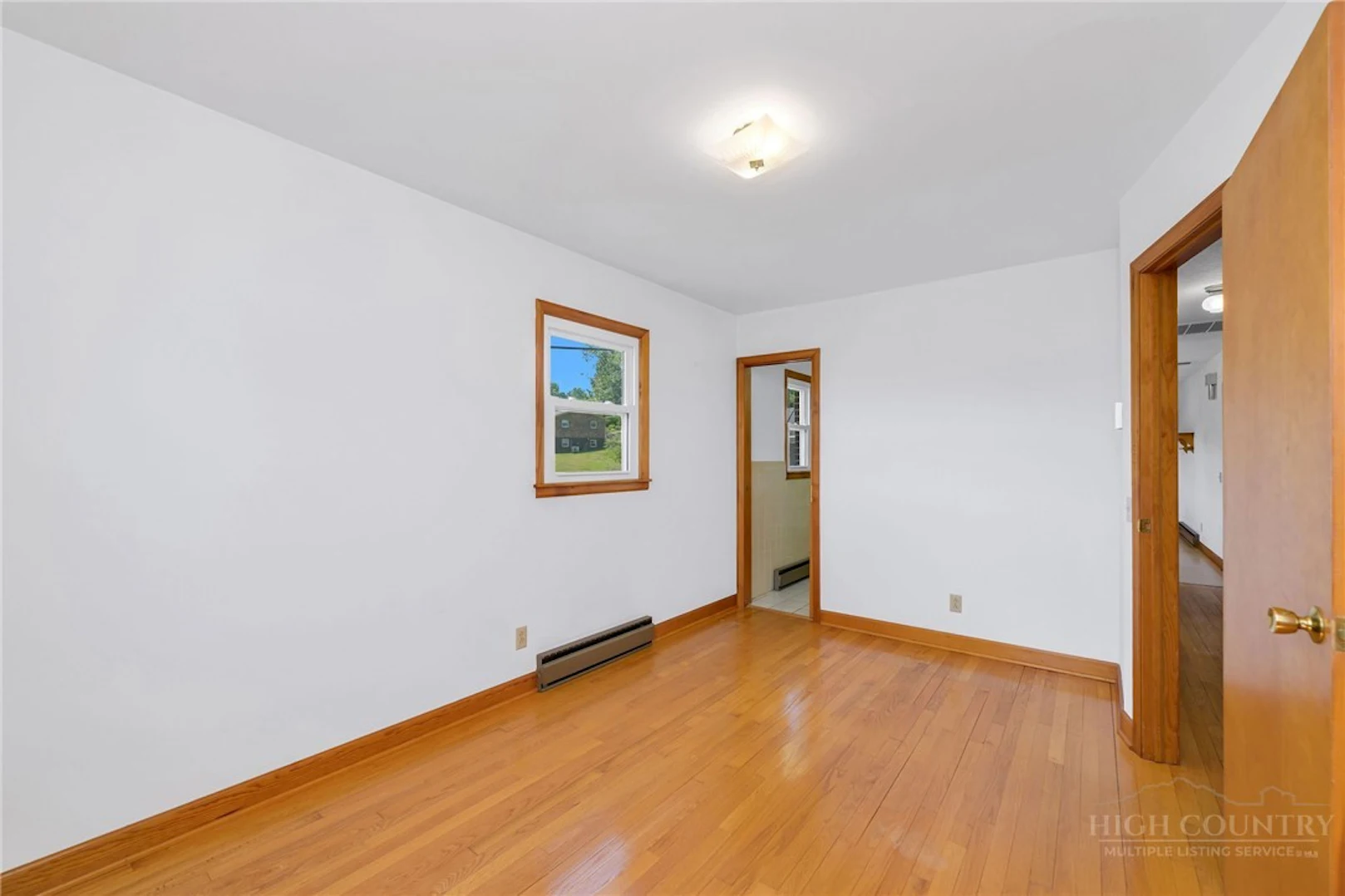 Image number 16 for the current listing