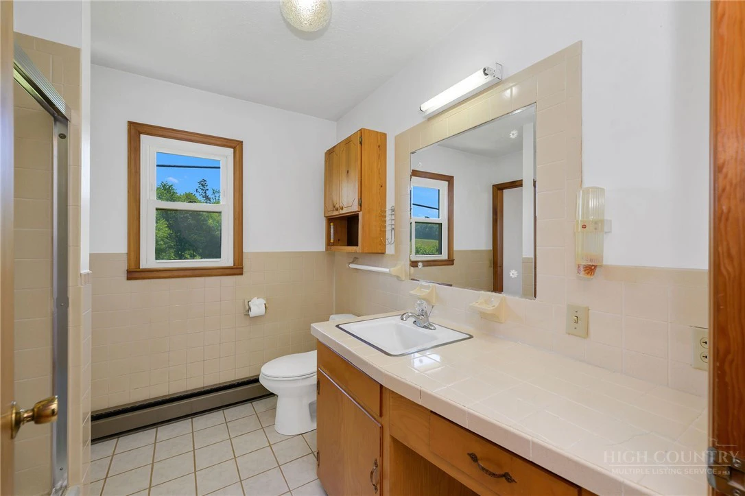 Image number 18 for the current listing