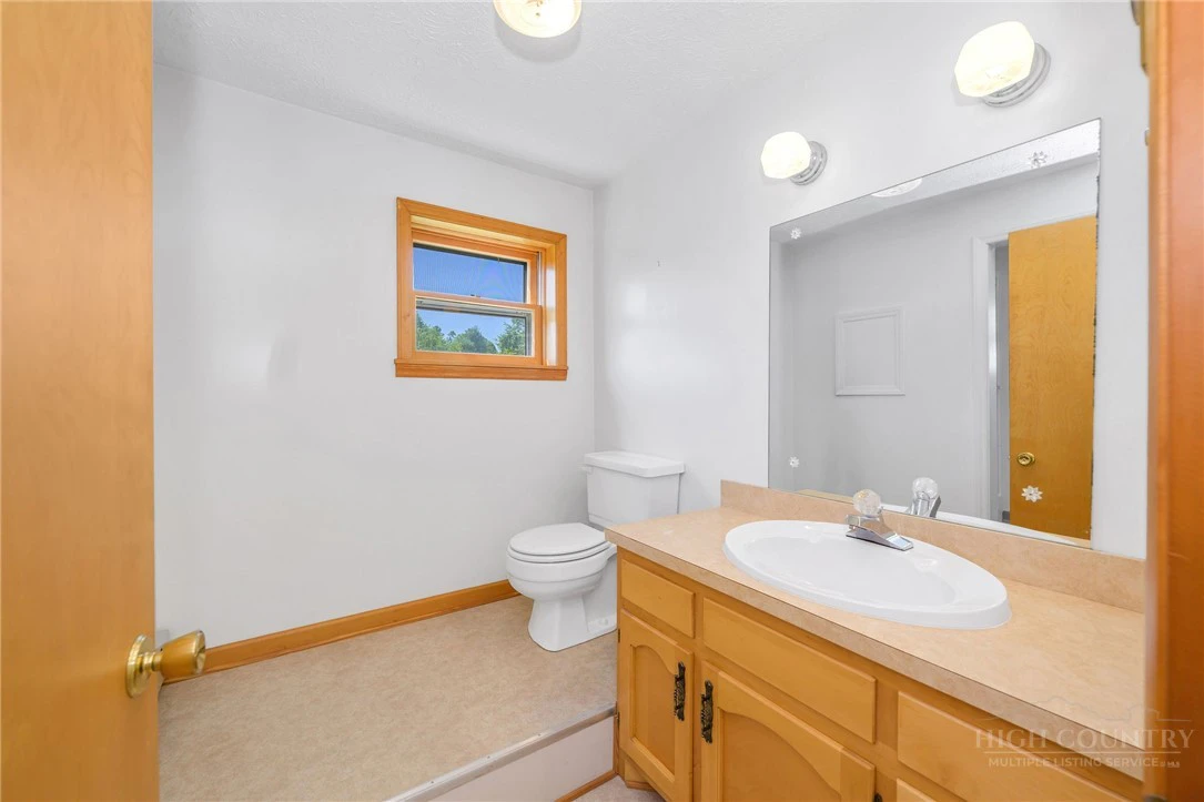 Image number 19 for the current listing