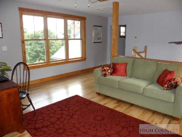 Image number 5 for the current listing