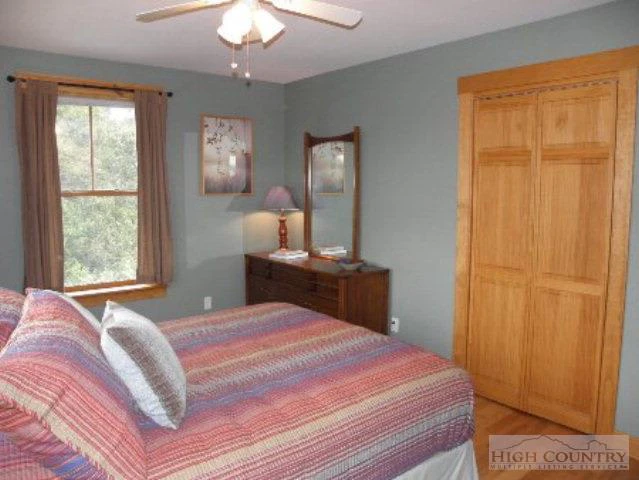 Image number 7 for the current listing