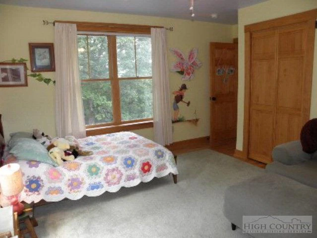 Image number 9 for the current listing