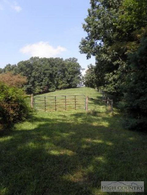 Image number 15 for the current listing