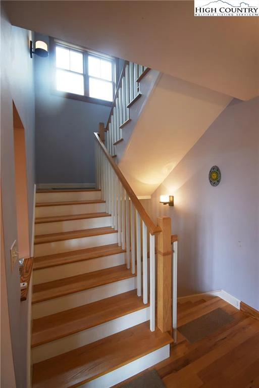 Image number 14 for the current listing