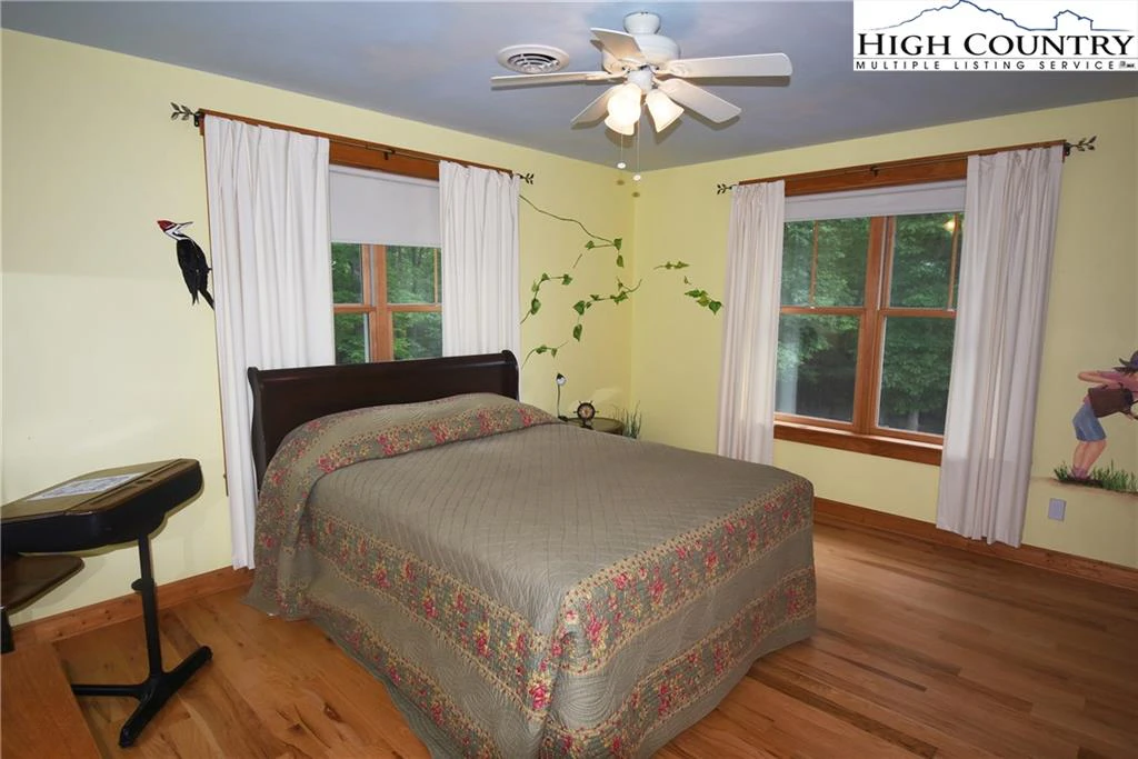Image number 6 for the current listing
