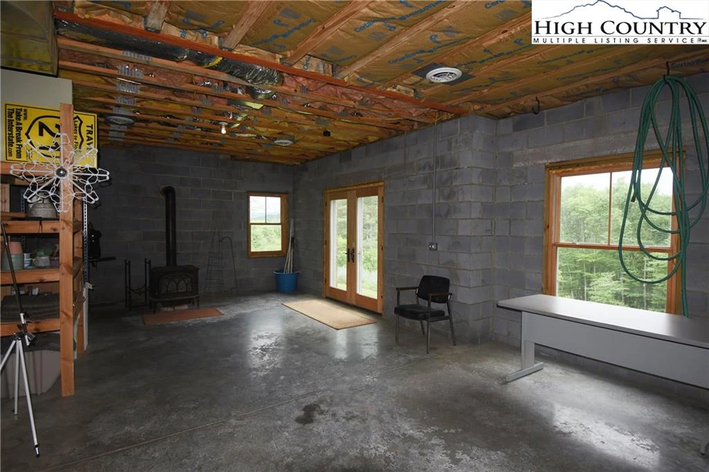 Image number 11 for the current listing