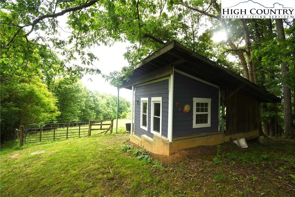 Image number 16 for the current listing