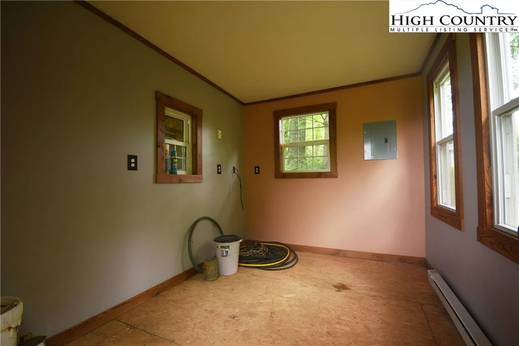 Image number 17 for the current listing
