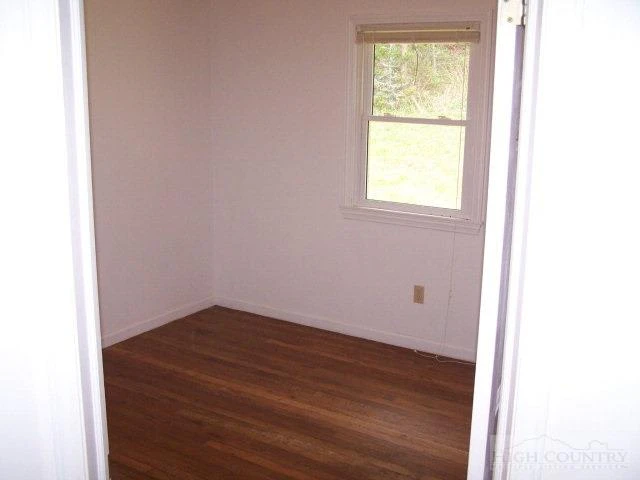 Image number 11 for the current listing