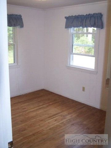 Image number 12 for the current listing