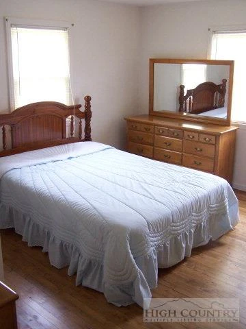 Image number 3 for the current listing