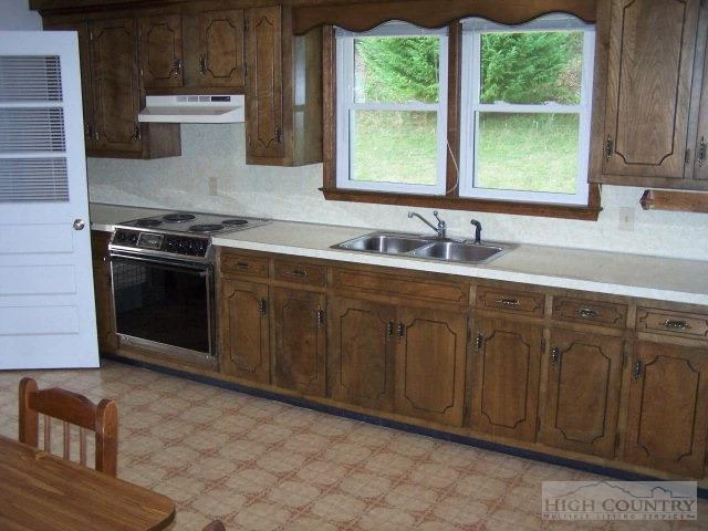Image number 8 for the current listing