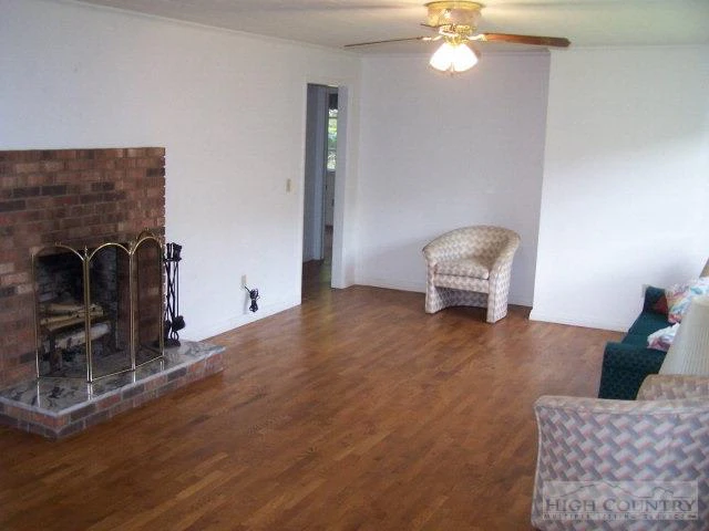 Image number 9 for the current listing