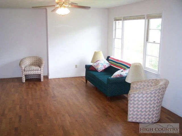 Image number 10 for the current listing