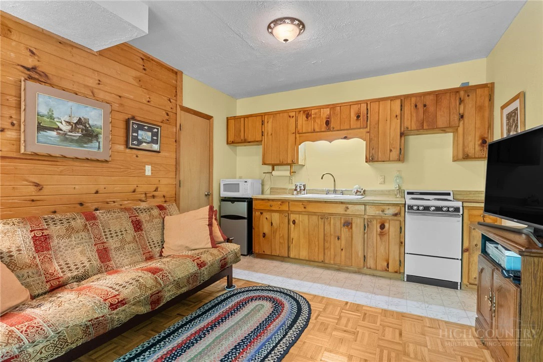 Image number 13 for the current listing