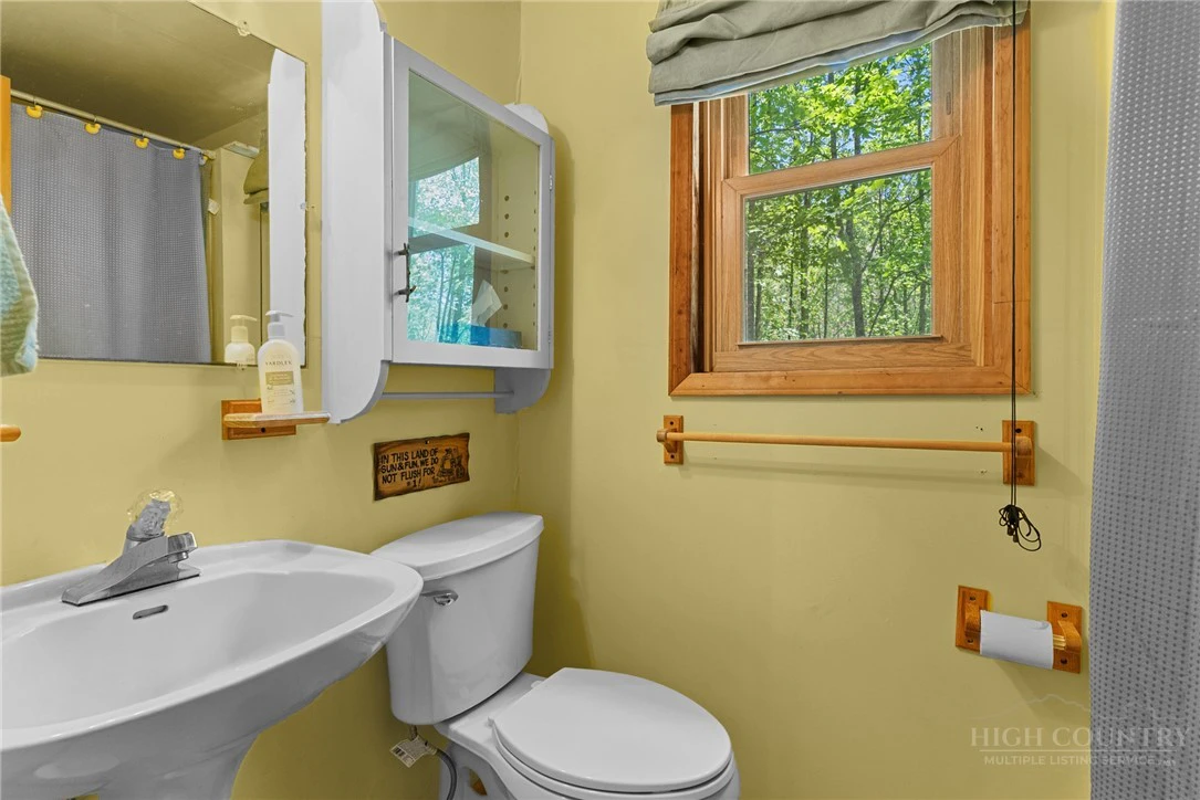 Image number 14 for the current listing