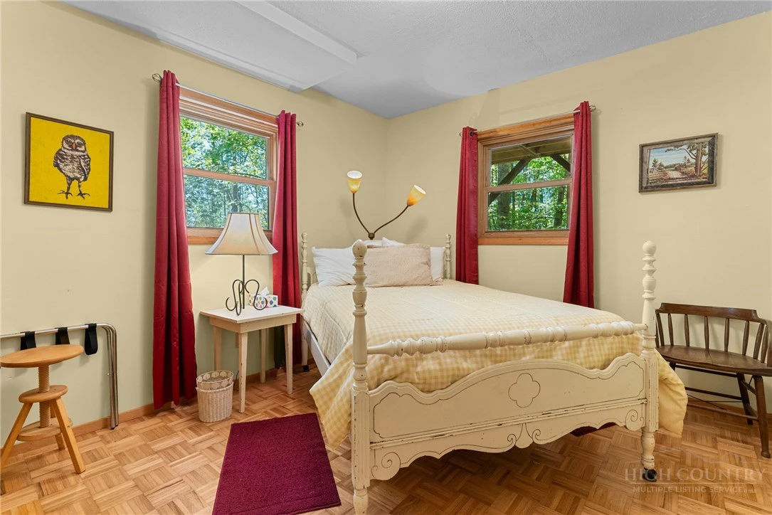 Image number 16 for the current listing