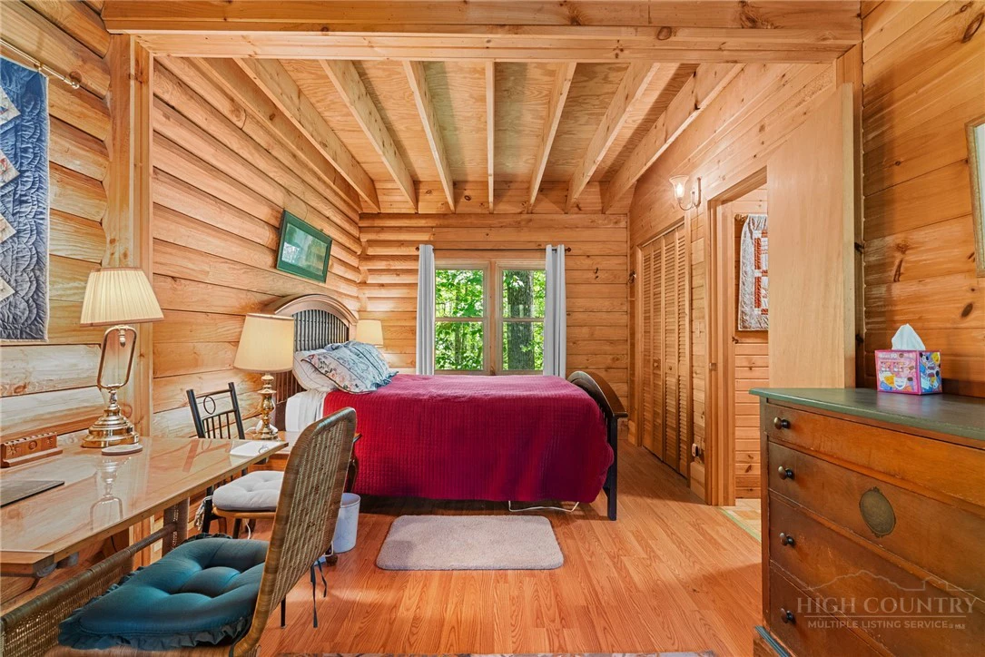 Image number 5 for the current listing