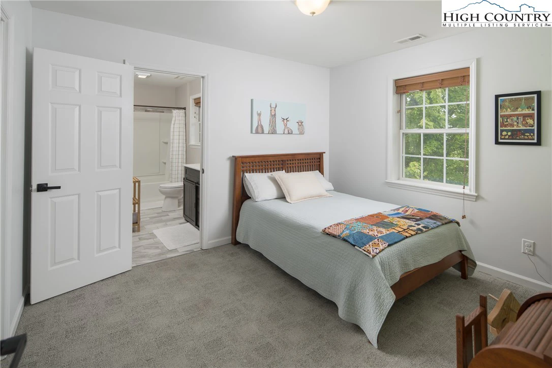 Image number 10 for the current listing
