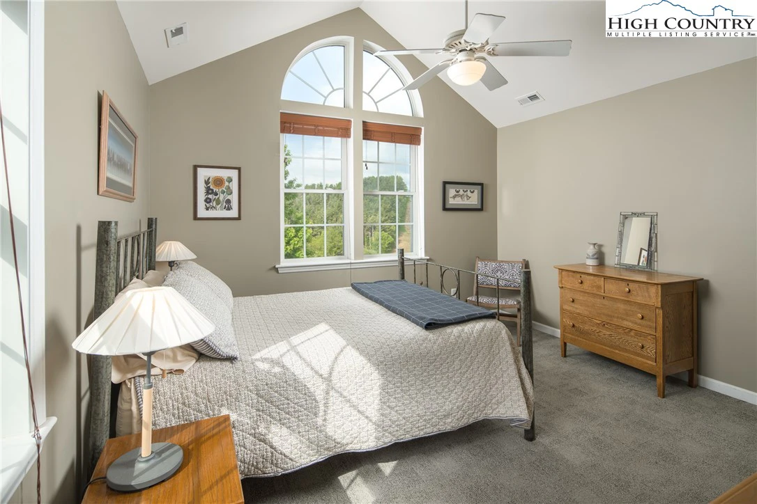 Image number 5 for the current listing