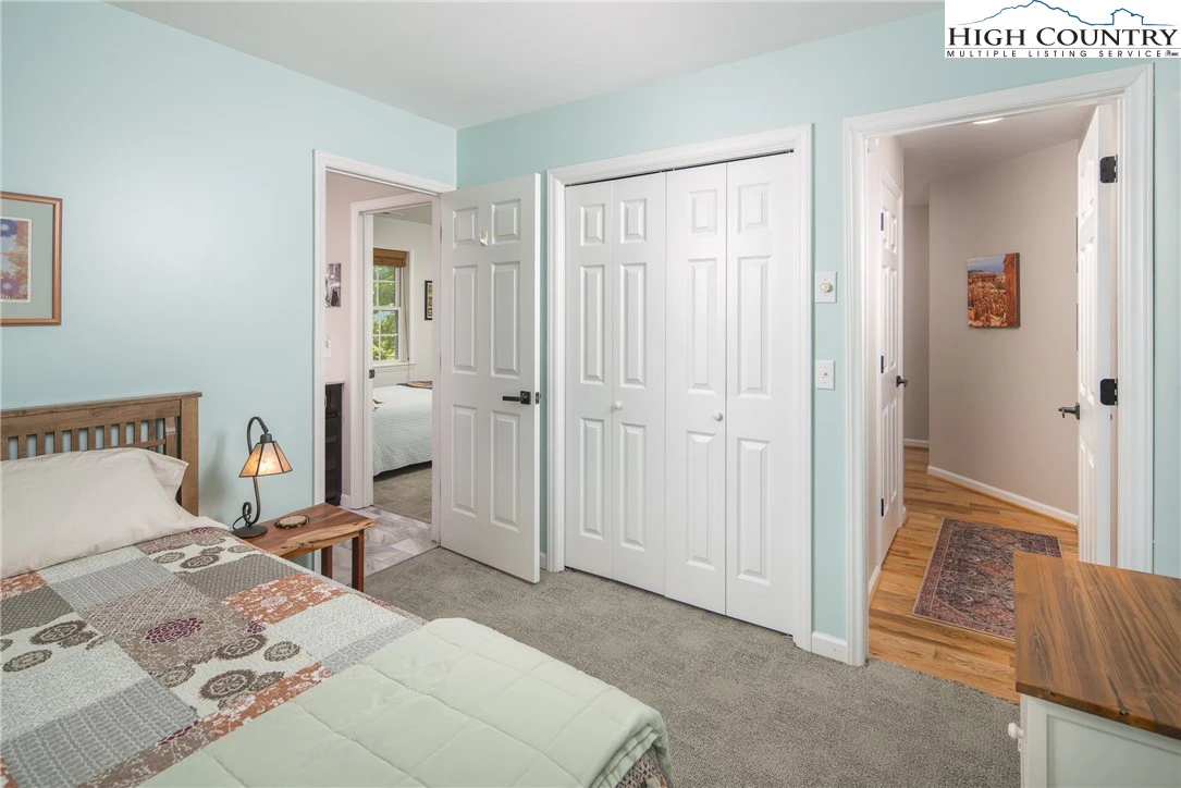 Image number 9 for the current listing
