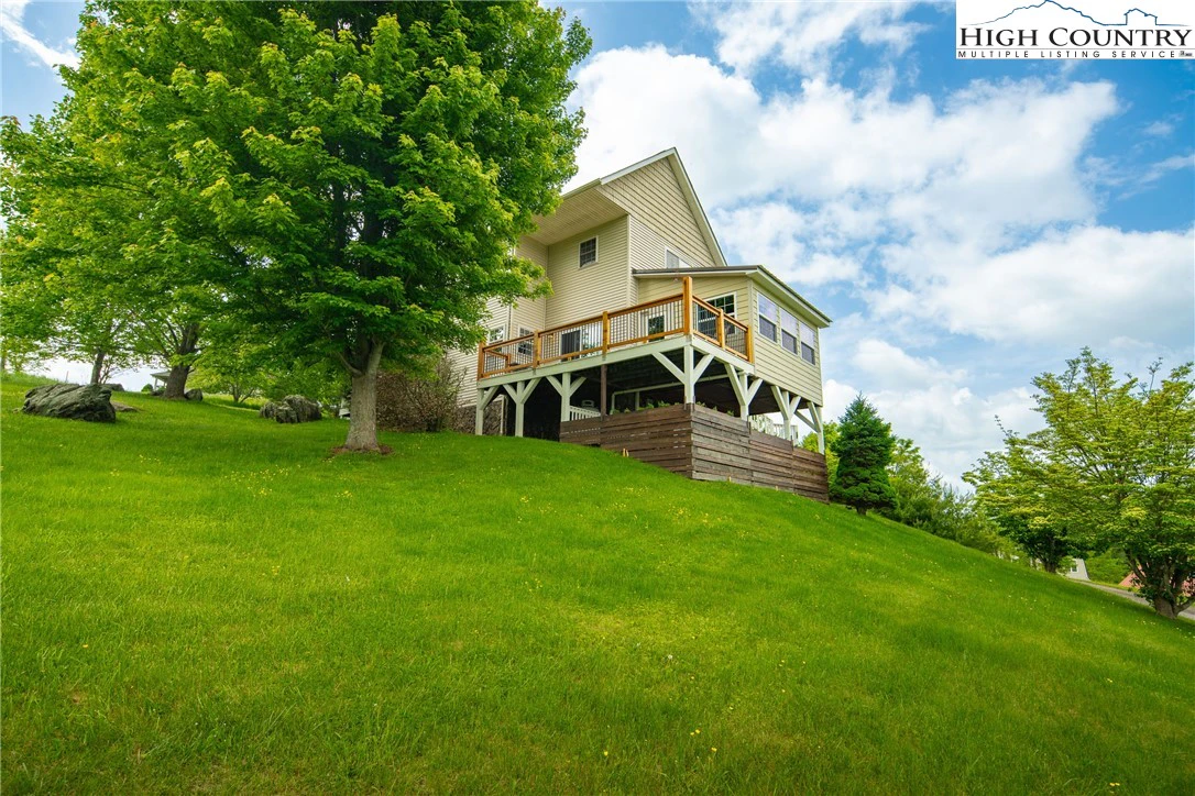 Image number 14 for the current listing
