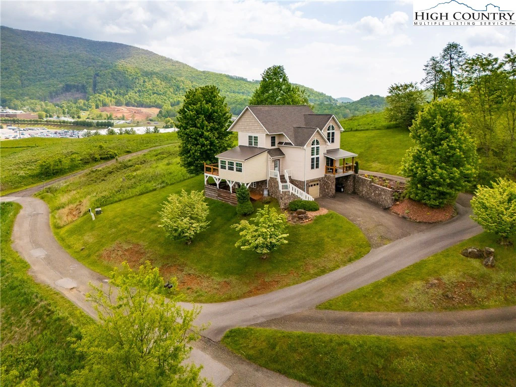 Image number 1 for the current listing