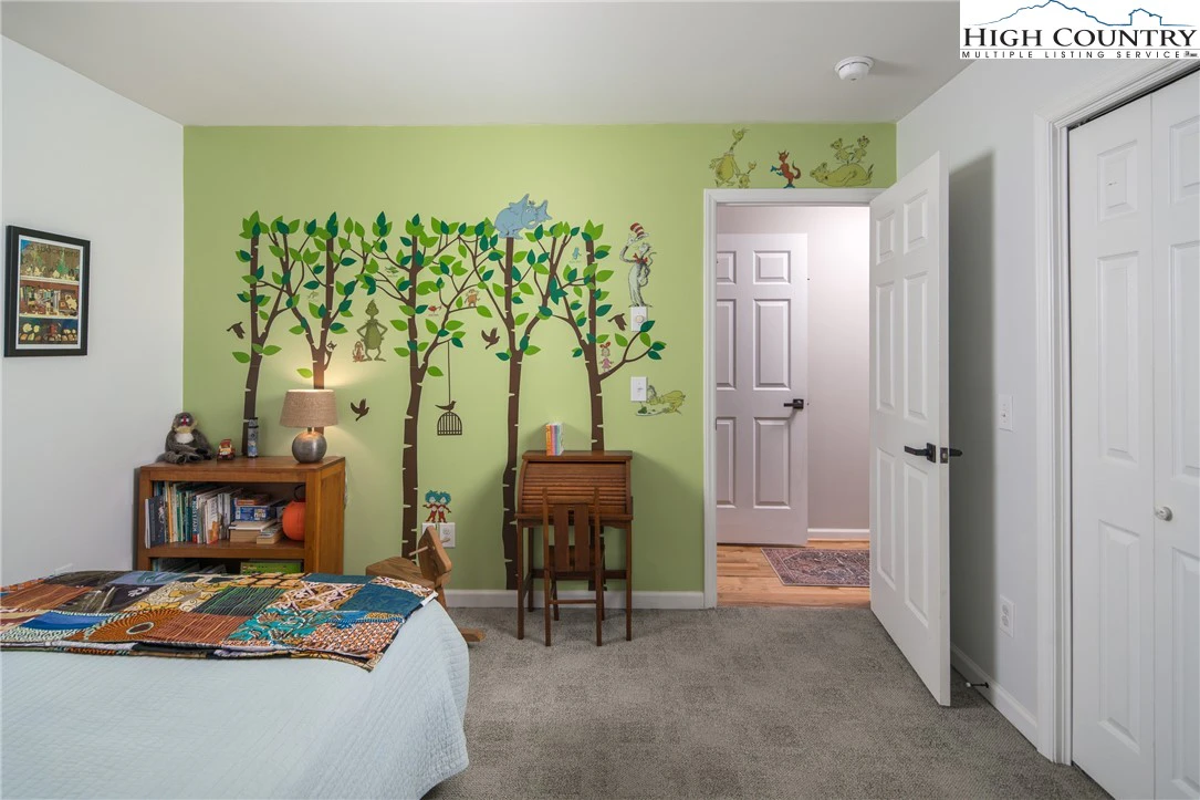 Image number 11 for the current listing