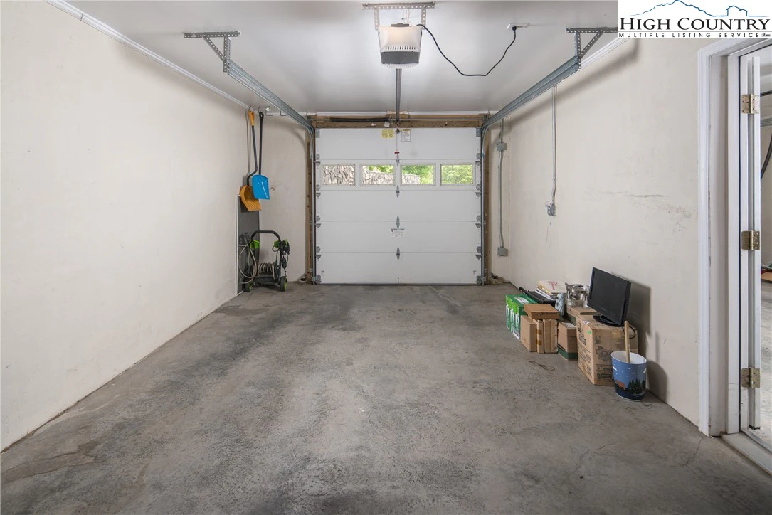 Image number 17 for the current listing