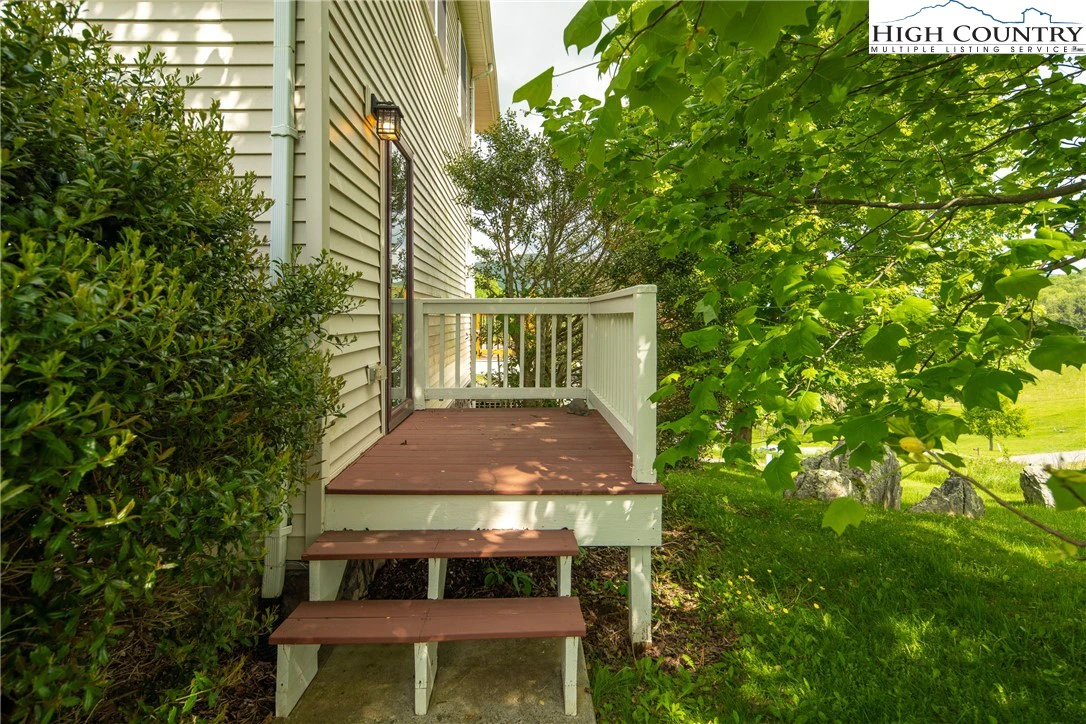 Image number 21 for the current listing
